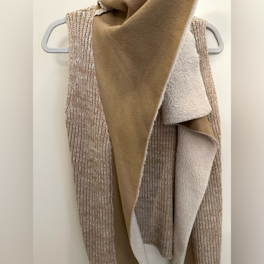 NWT! Francesca's Alya Ivory Taupe Faux Suede Sherpa Sweater Vest - Picture 2 of 8